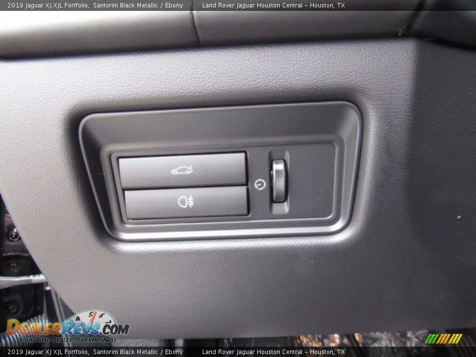 2019 Jaguar XJ XJL Portfolio Santorini Black Metallic / Ebony Photo #26