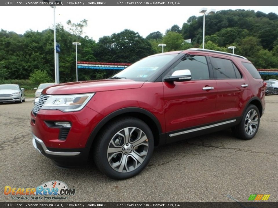 Front 3/4 View of 2018 Ford Explorer Platinum 4WD Photo #6