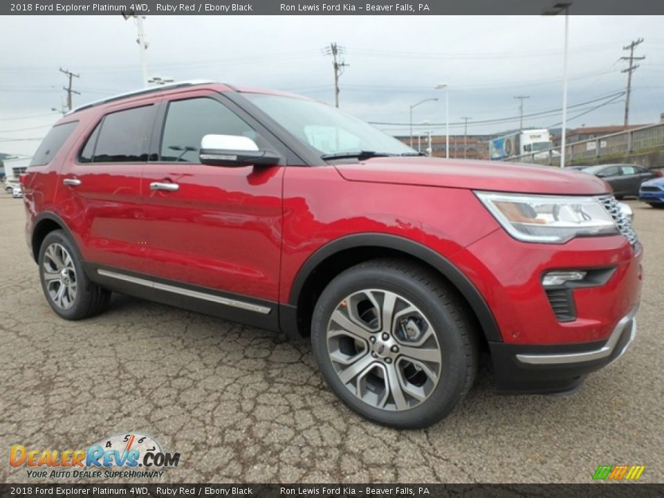 Front 3/4 View of 2018 Ford Explorer Platinum 4WD Photo #8