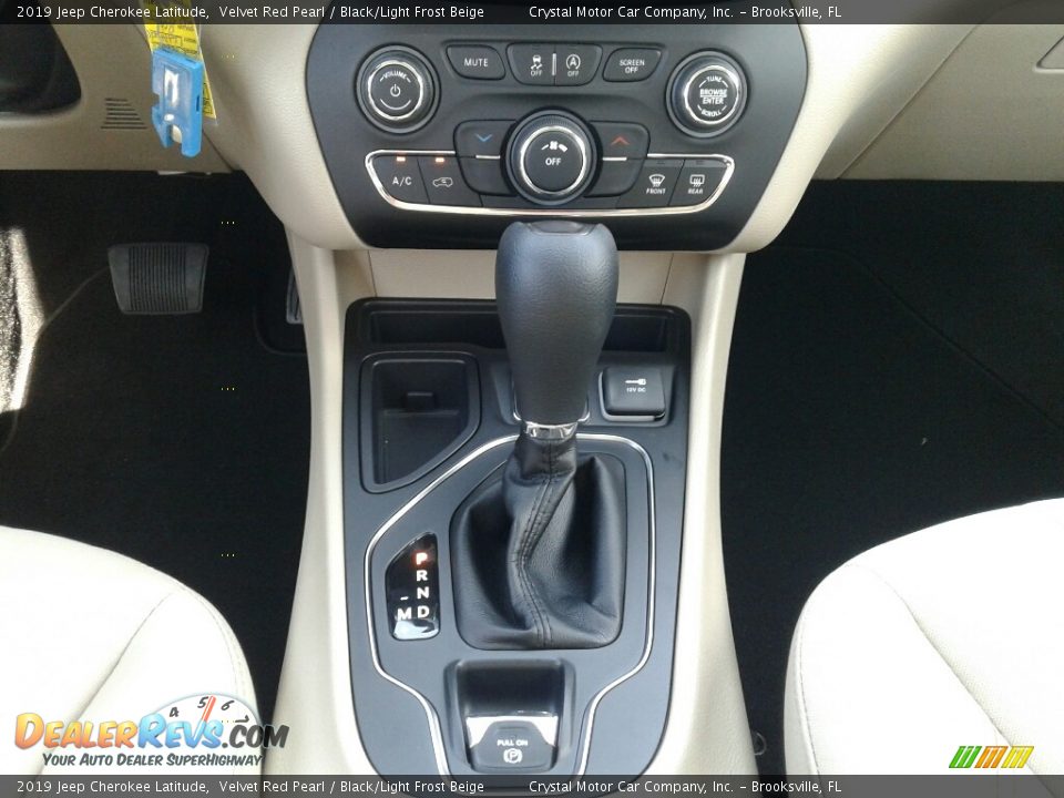 2019 Jeep Cherokee Latitude Velvet Red Pearl / Black/Light Frost Beige Photo #16
