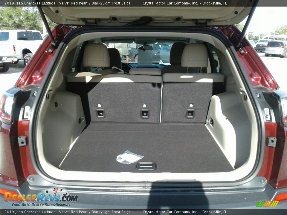 2019 Jeep Cherokee Latitude Velvet Red Pearl / Black/Light Frost Beige Photo #19