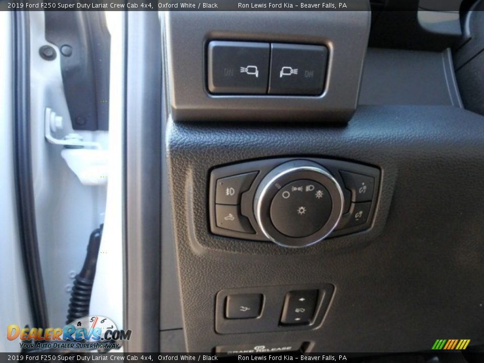 2019 Ford F250 Super Duty Lariat Crew Cab 4x4 Oxford White / Black Photo #16