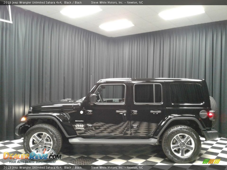 2019 Jeep Wrangler Unlimited Sahara 4x4 Black / Black Photo #1