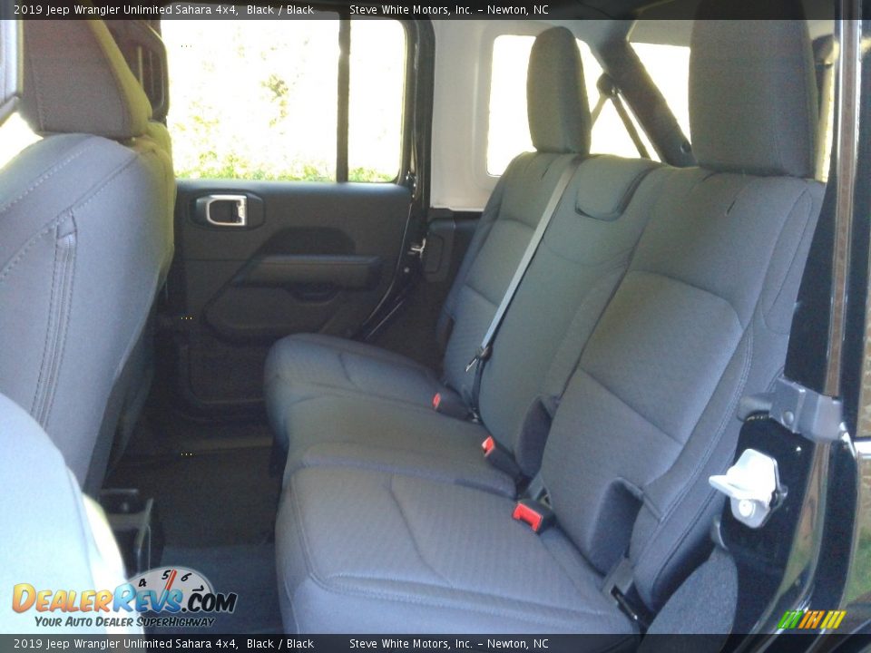 2019 Jeep Wrangler Unlimited Sahara 4x4 Black / Black Photo #11