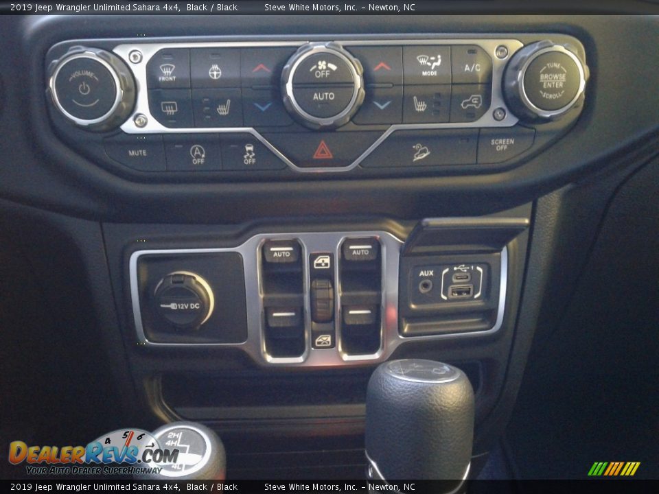 2019 Jeep Wrangler Unlimited Sahara 4x4 Black / Black Photo #29