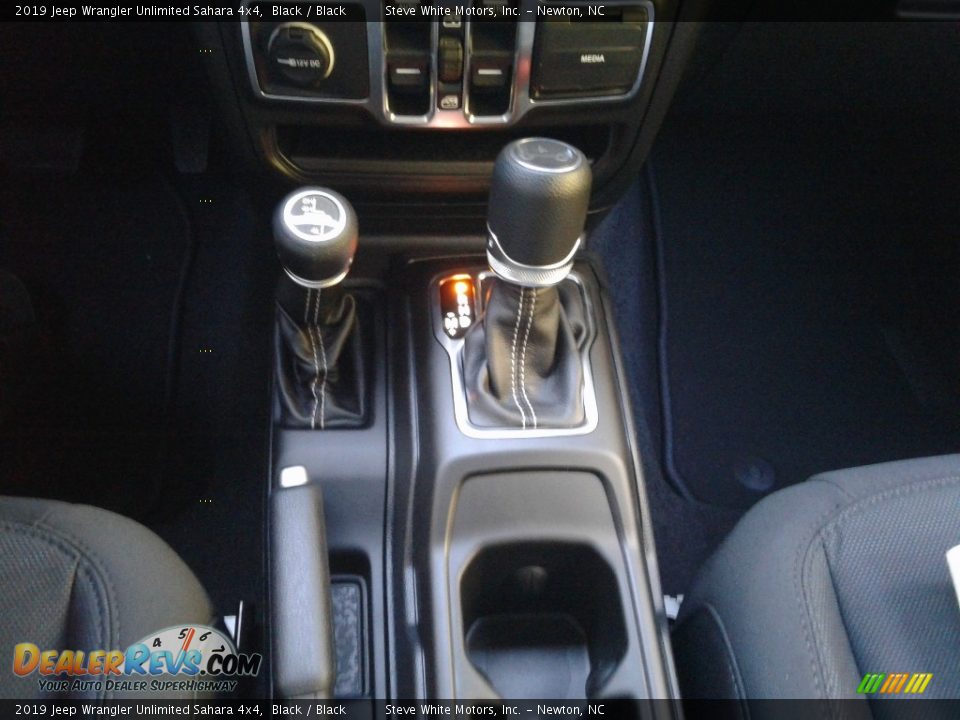 2019 Jeep Wrangler Unlimited Sahara 4x4 Black / Black Photo #30