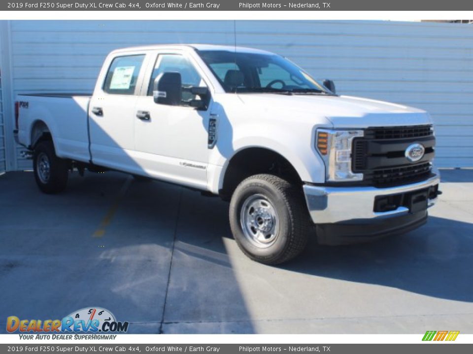 2019 Ford F250 Super Duty XL Crew Cab 4x4 Oxford White / Earth Gray Photo #2