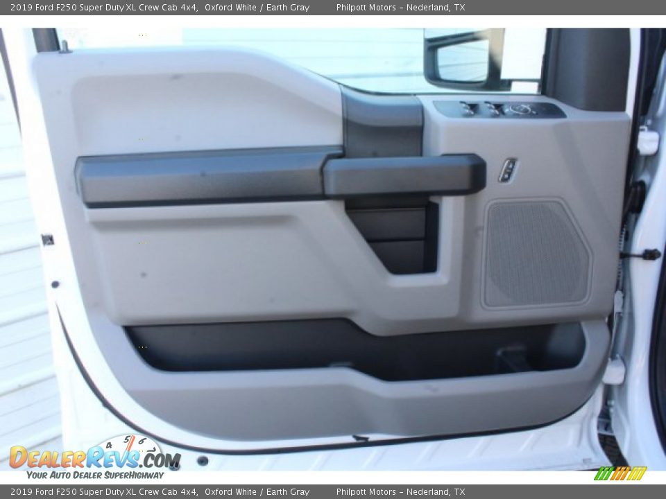 2019 Ford F250 Super Duty XL Crew Cab 4x4 Oxford White / Earth Gray Photo #9