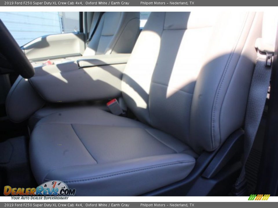 2019 Ford F250 Super Duty XL Crew Cab 4x4 Oxford White / Earth Gray Photo #10