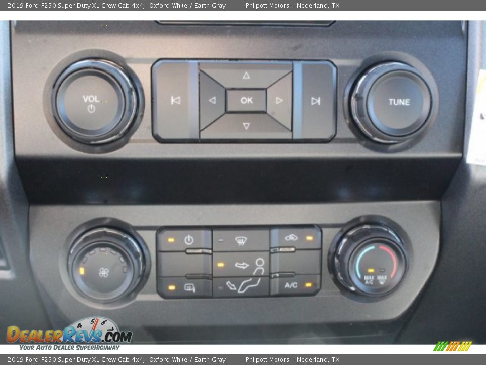 2019 Ford F250 Super Duty XL Crew Cab 4x4 Oxford White / Earth Gray Photo #13