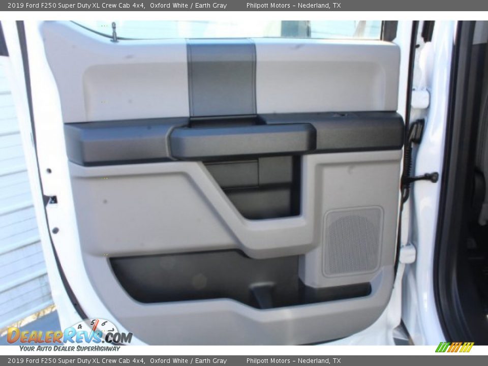 2019 Ford F250 Super Duty XL Crew Cab 4x4 Oxford White / Earth Gray Photo #16