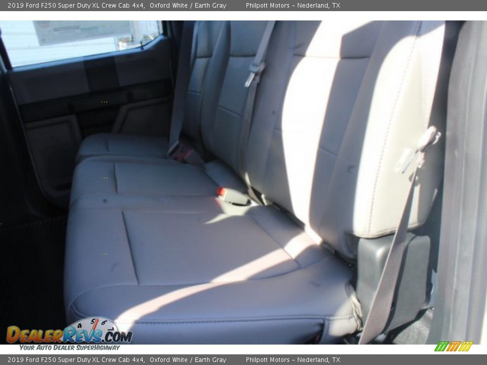 2019 Ford F250 Super Duty XL Crew Cab 4x4 Oxford White / Earth Gray Photo #17