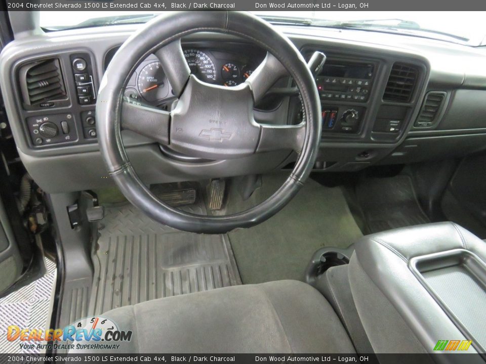 2004 Chevrolet Silverado 1500 LS Extended Cab 4x4 Black / Dark Charcoal Photo #18