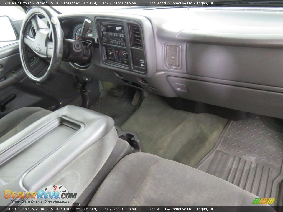 2004 Chevrolet Silverado 1500 LS Extended Cab 4x4 Black / Dark Charcoal Photo #23