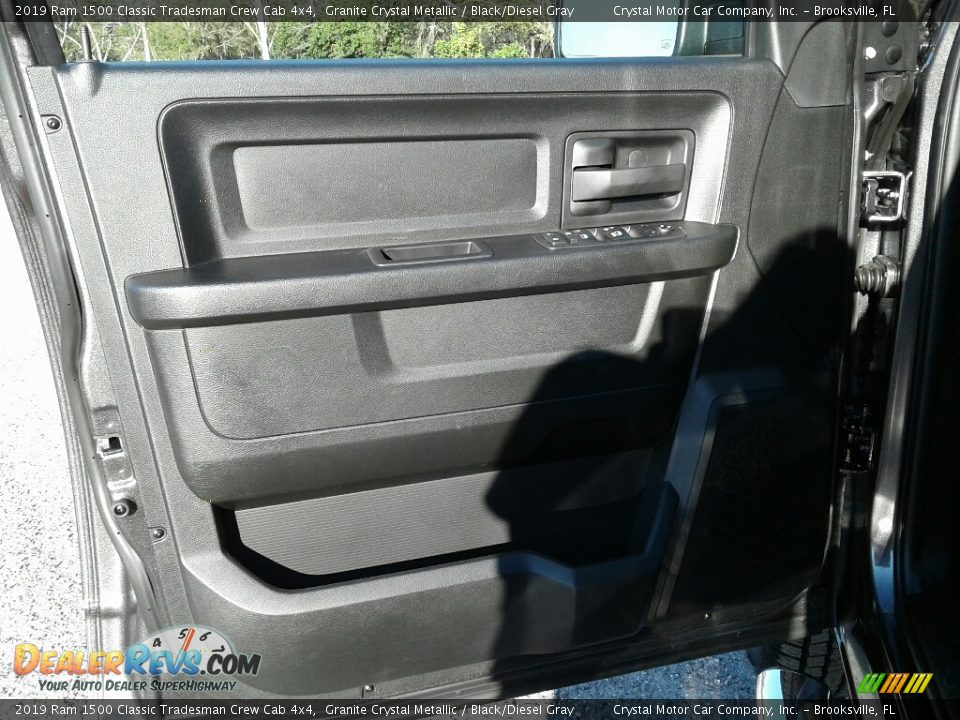 2019 Ram 1500 Classic Tradesman Crew Cab 4x4 Granite Crystal Metallic / Black/Diesel Gray Photo #17