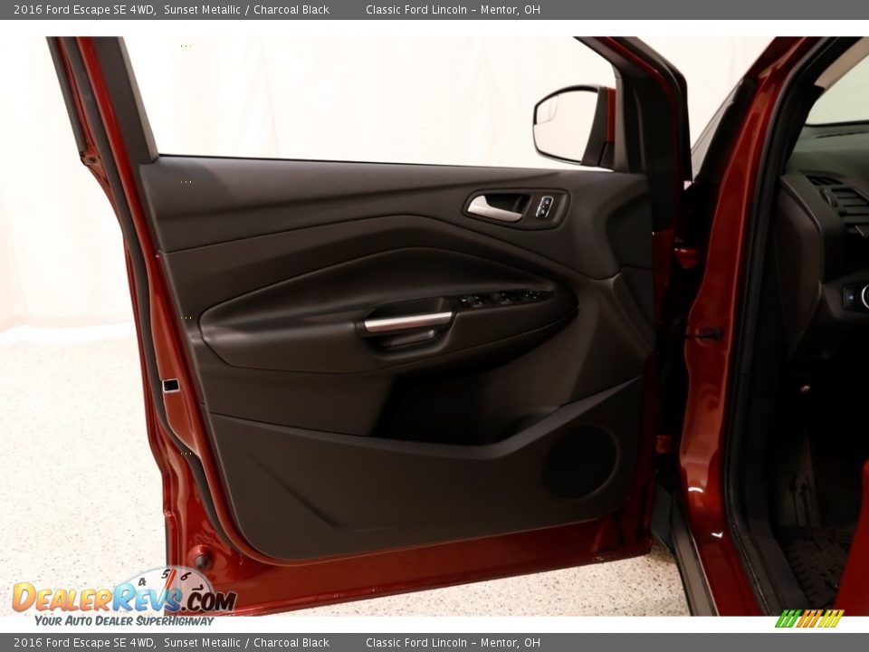 2016 Ford Escape SE 4WD Sunset Metallic / Charcoal Black Photo #5