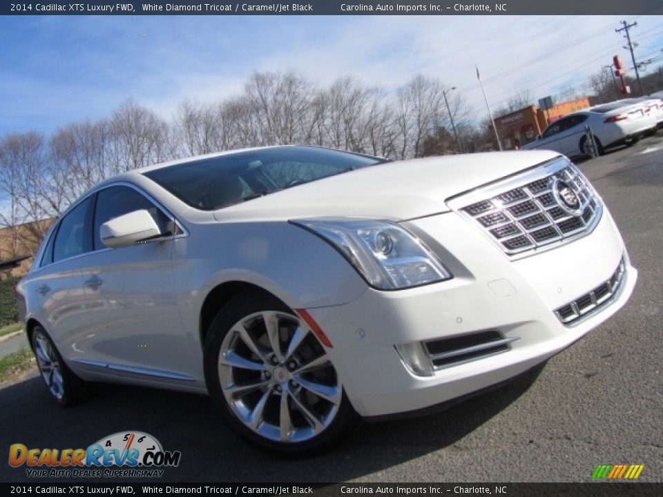 2014 Cadillac XTS Luxury FWD White Diamond Tricoat / Caramel/Jet Black Photo #2