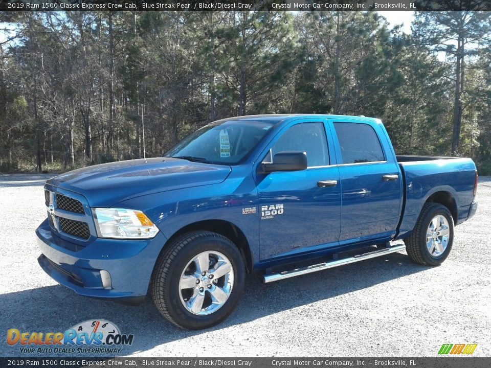 Front 3/4 View of 2019 Ram 1500 Classic Express Crew Cab Photo #1