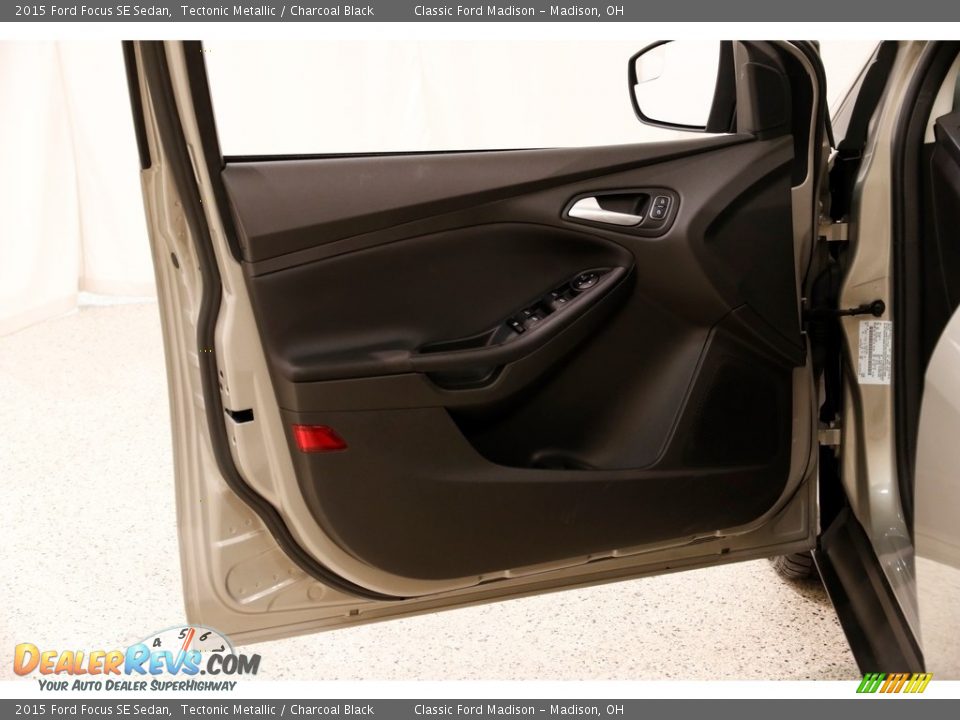 2015 Ford Focus SE Sedan Tectonic Metallic / Charcoal Black Photo #4