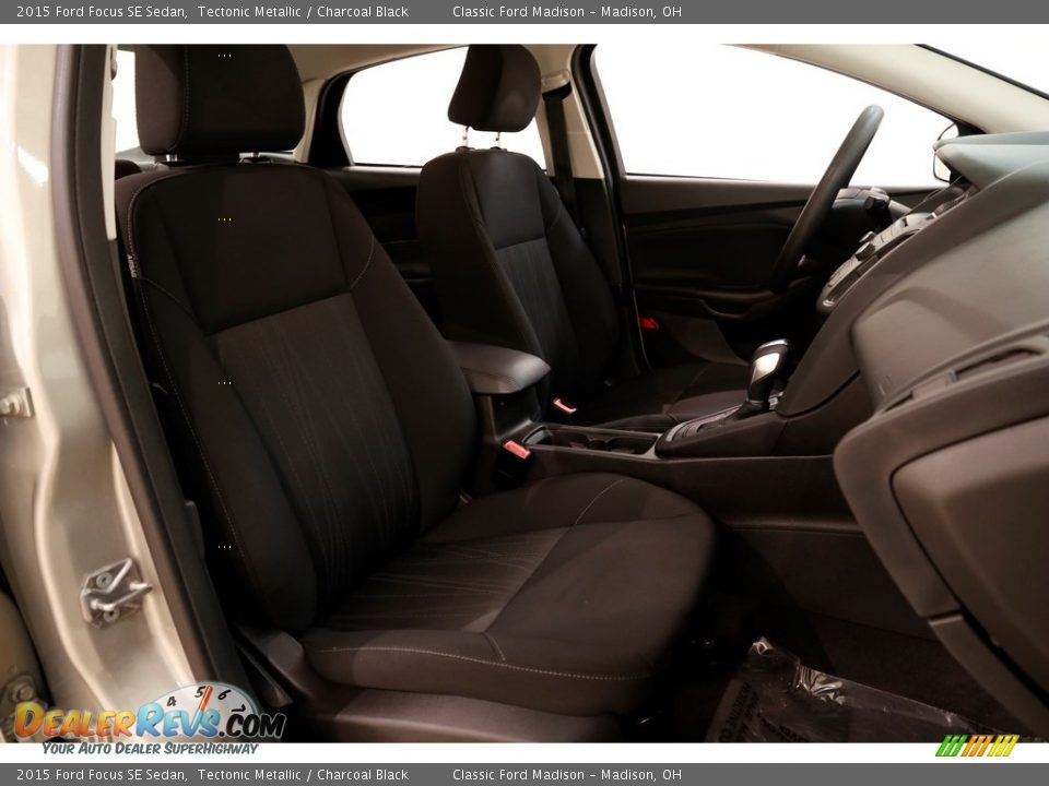 2015 Ford Focus SE Sedan Tectonic Metallic / Charcoal Black Photo #13