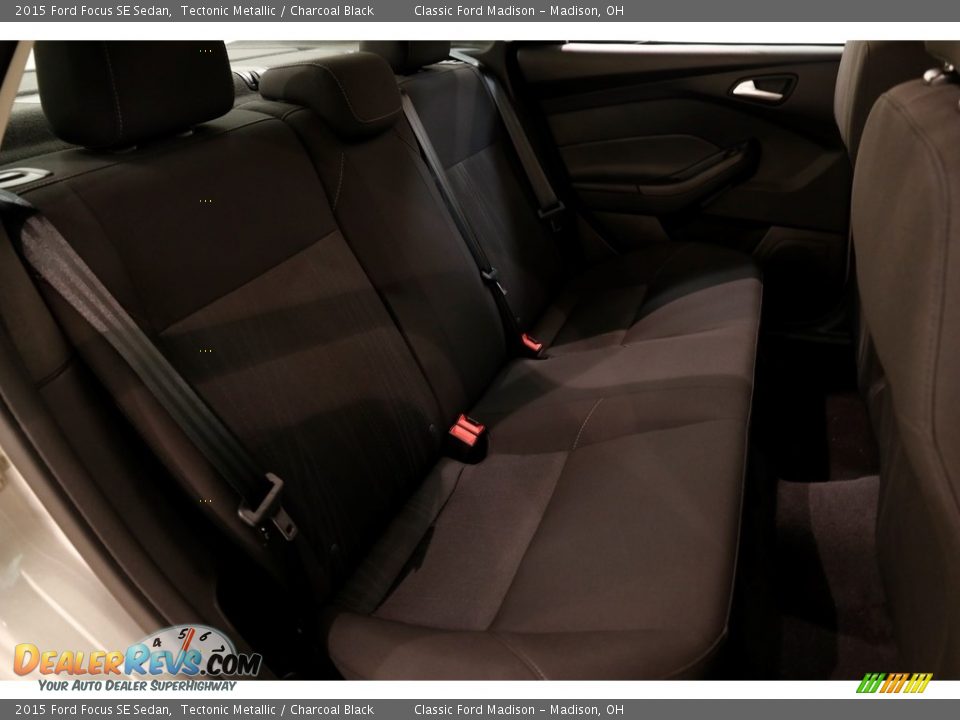 2015 Ford Focus SE Sedan Tectonic Metallic / Charcoal Black Photo #14