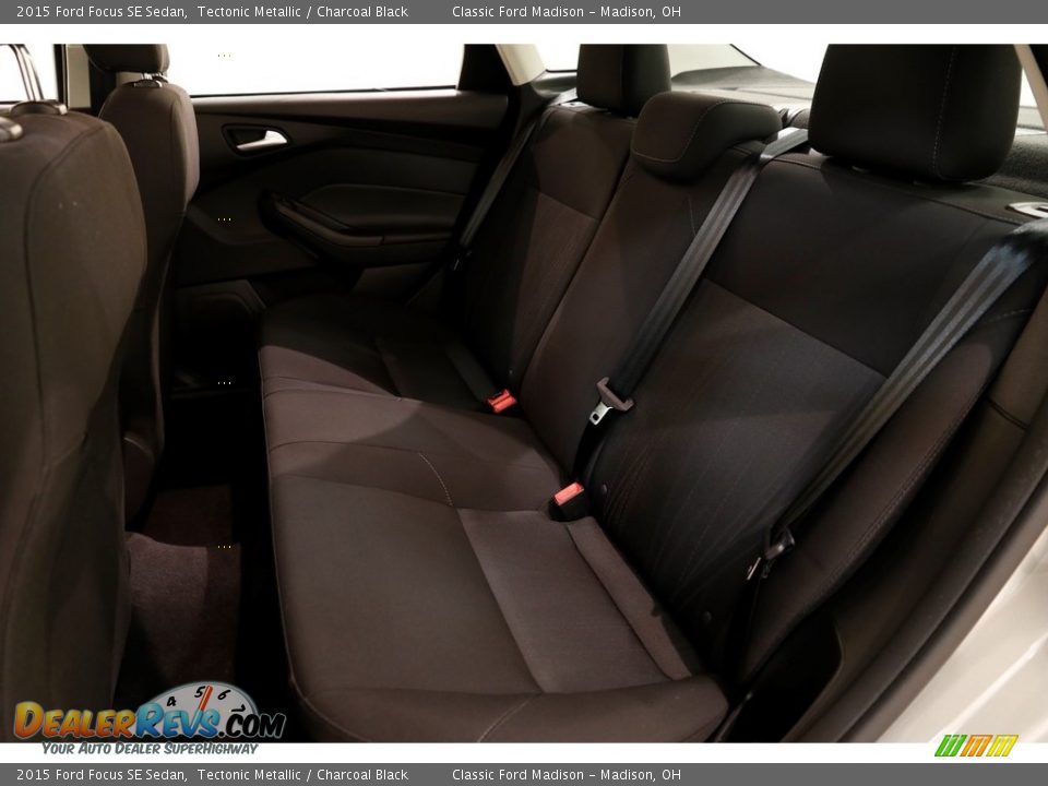 2015 Ford Focus SE Sedan Tectonic Metallic / Charcoal Black Photo #15