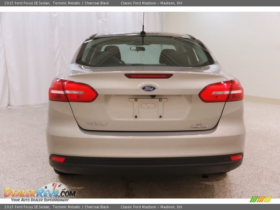 2015 Ford Focus SE Sedan Tectonic Metallic / Charcoal Black Photo #16