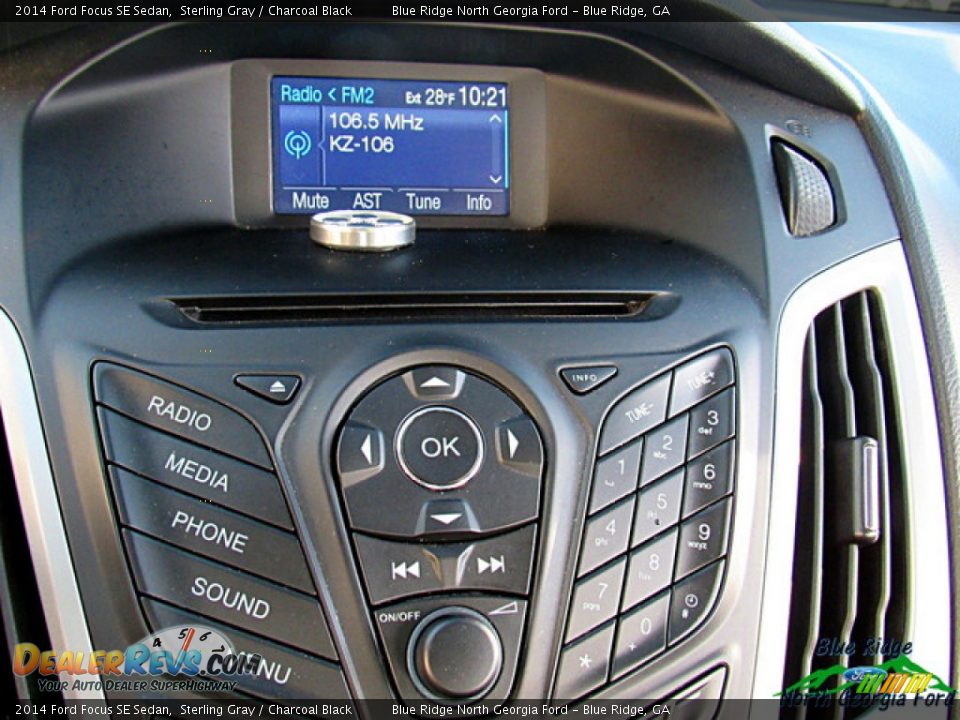 2014 Ford Focus SE Sedan Sterling Gray / Charcoal Black Photo #18