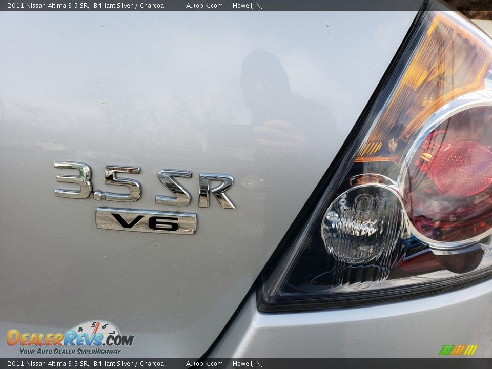 2011 Nissan Altima 3.5 SR Brilliant Silver / Charcoal Photo #10