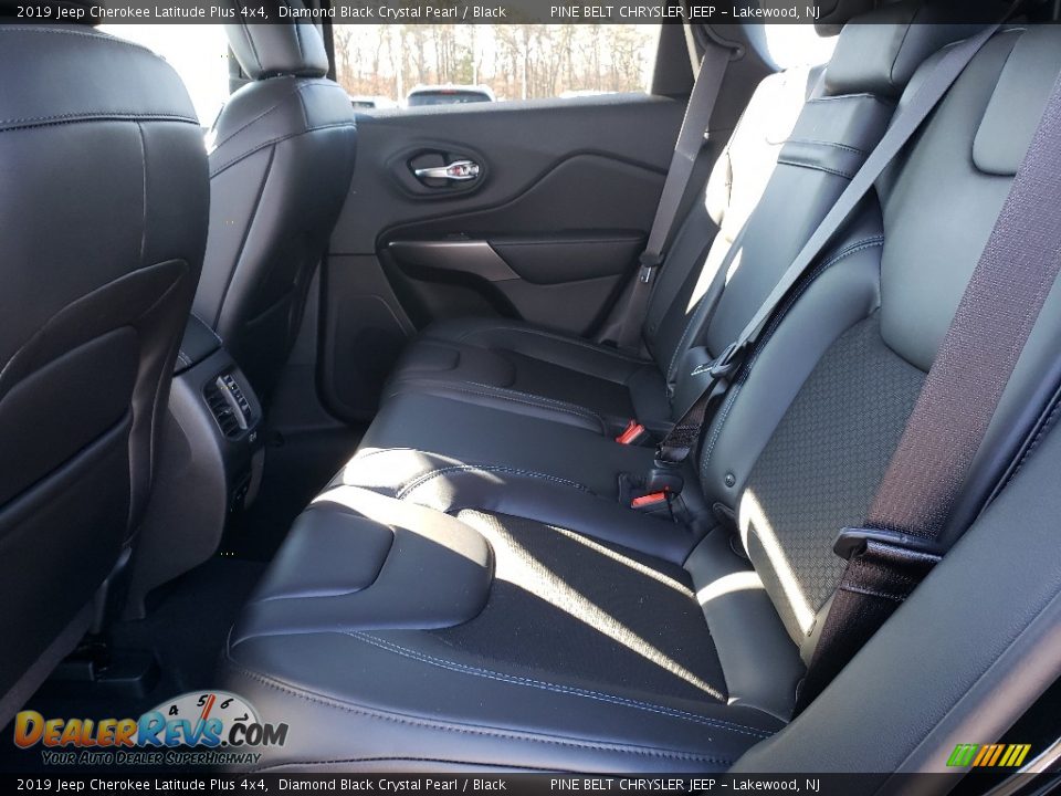 2019 Jeep Cherokee Latitude Plus 4x4 Diamond Black Crystal Pearl / Black Photo #6