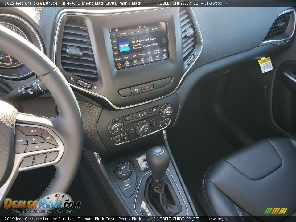 2019 Jeep Cherokee Latitude Plus 4x4 Diamond Black Crystal Pearl / Black Photo #10