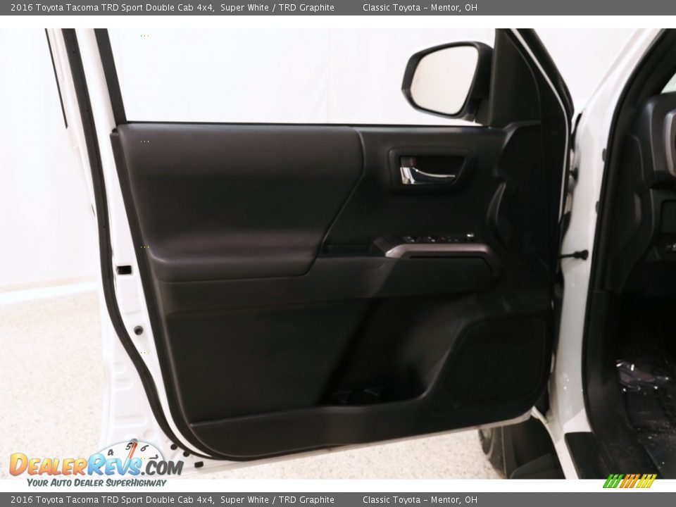 2016 Toyota Tacoma TRD Sport Double Cab 4x4 Super White / TRD Graphite Photo #4