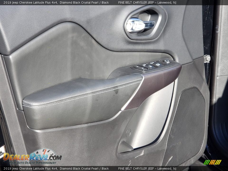 2019 Jeep Cherokee Latitude Plus 4x4 Diamond Black Crystal Pearl / Black Photo #8