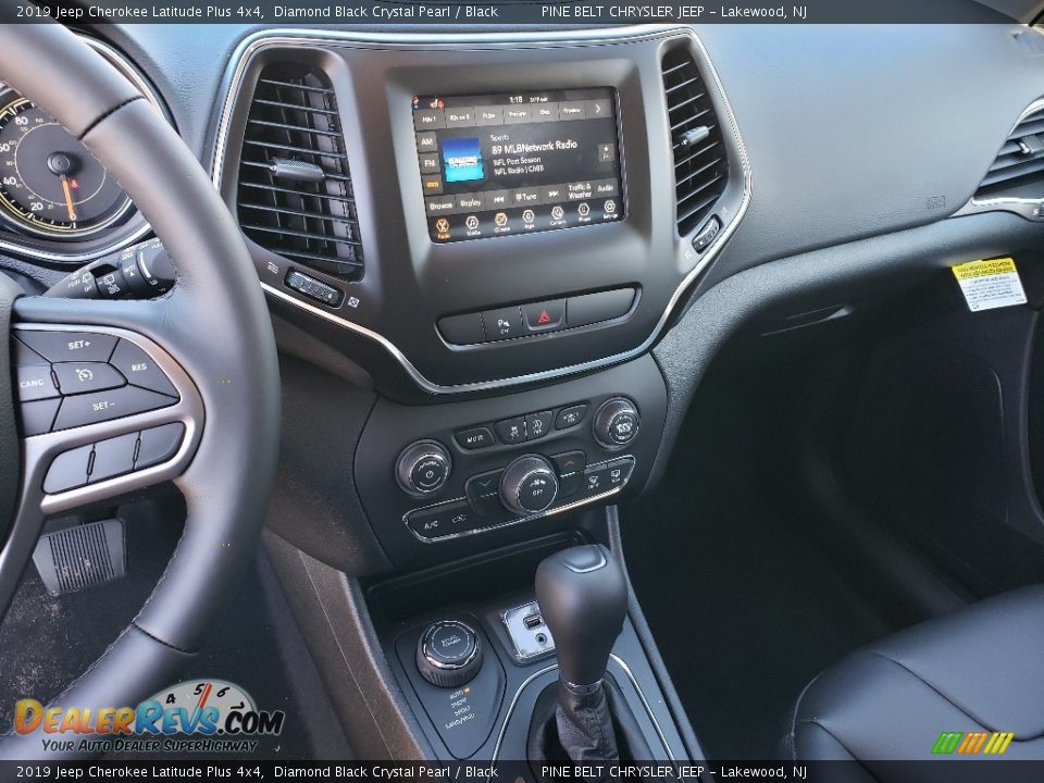 2019 Jeep Cherokee Latitude Plus 4x4 Diamond Black Crystal Pearl / Black Photo #10