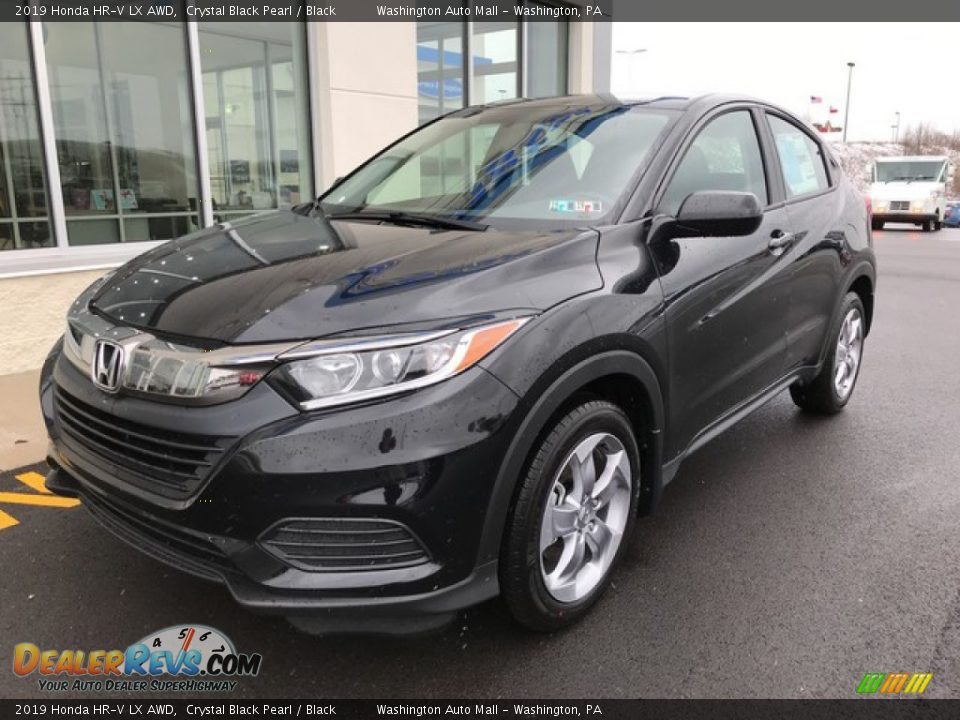 Front 3/4 View of 2019 Honda HR-V LX AWD Photo #2