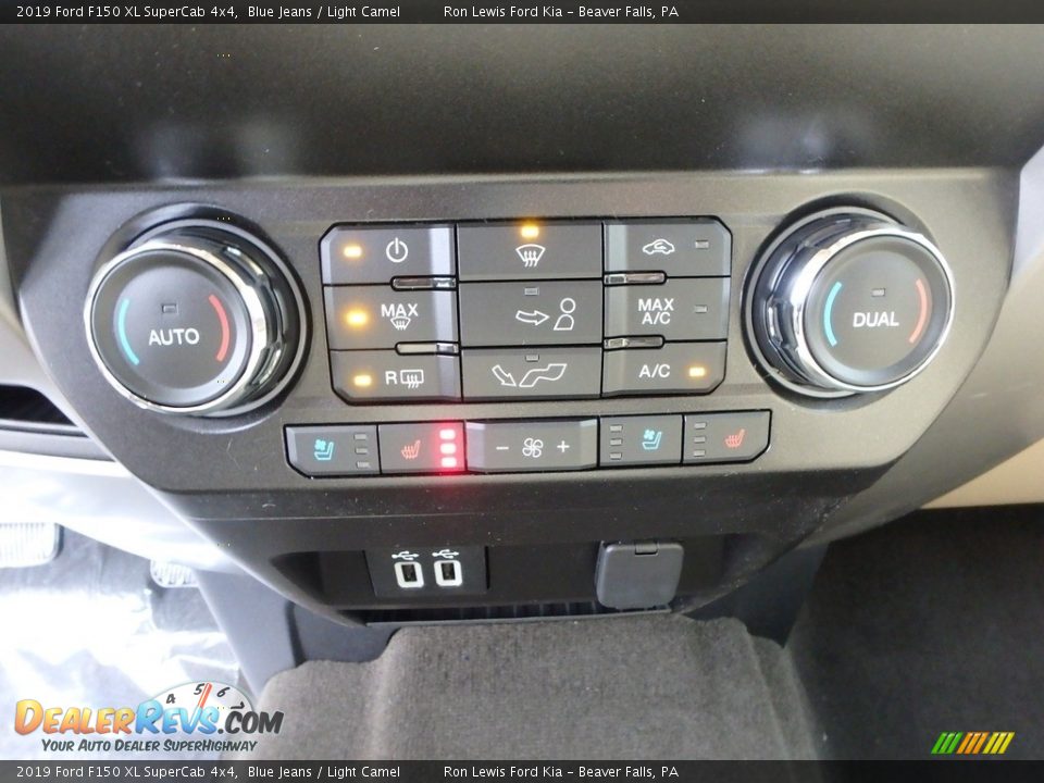 Controls of 2019 Ford F150 XL SuperCab 4x4 Photo #20