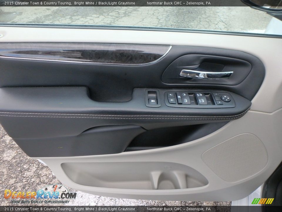 2015 Chrysler Town & Country Touring Bright White / Black/Light Graystone Photo #19