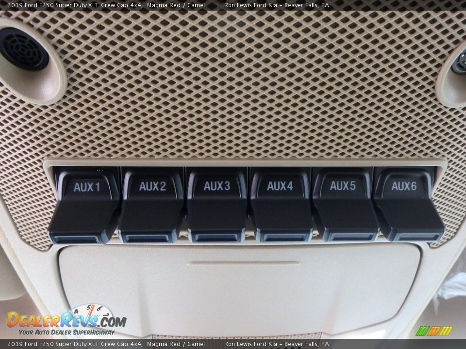 Controls of 2019 Ford F250 Super Duty XLT Crew Cab 4x4 Photo #20