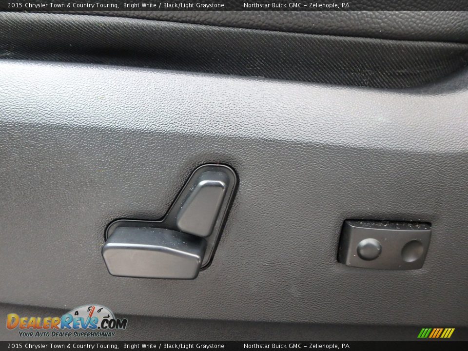 2015 Chrysler Town & Country Touring Bright White / Black/Light Graystone Photo #20