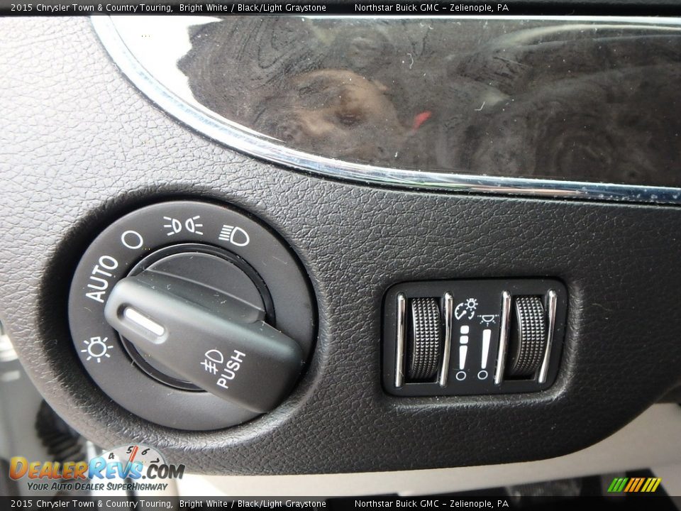 2015 Chrysler Town & Country Touring Bright White / Black/Light Graystone Photo #22