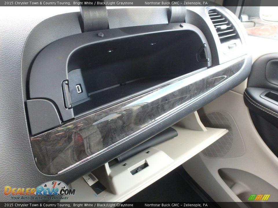 2015 Chrysler Town & Country Touring Bright White / Black/Light Graystone Photo #28