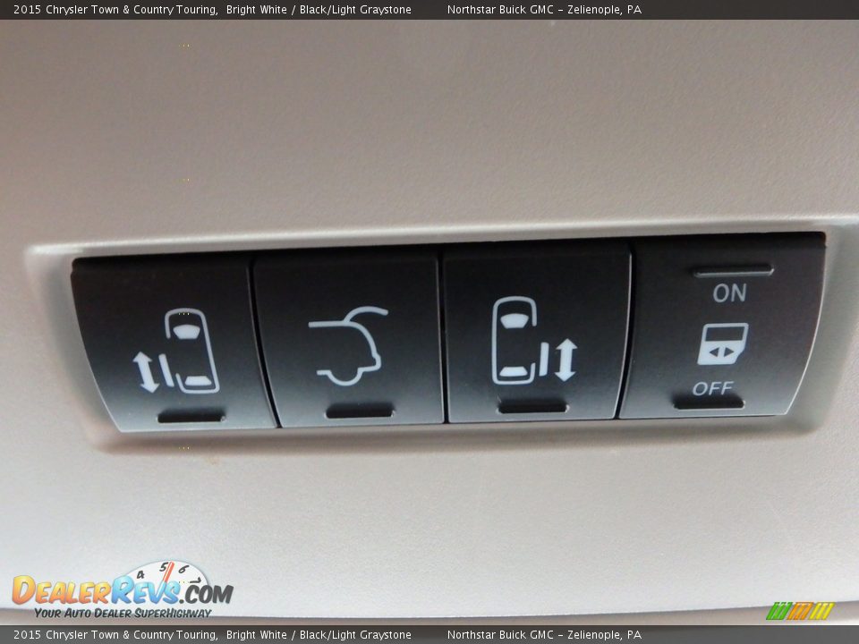 2015 Chrysler Town & Country Touring Bright White / Black/Light Graystone Photo #29