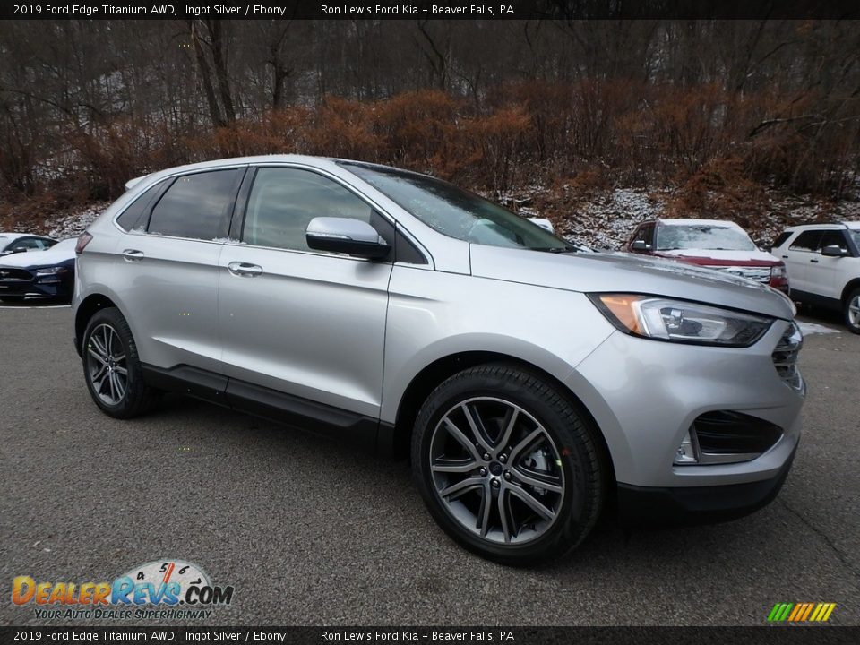 Front 3/4 View of 2019 Ford Edge Titanium AWD Photo #9