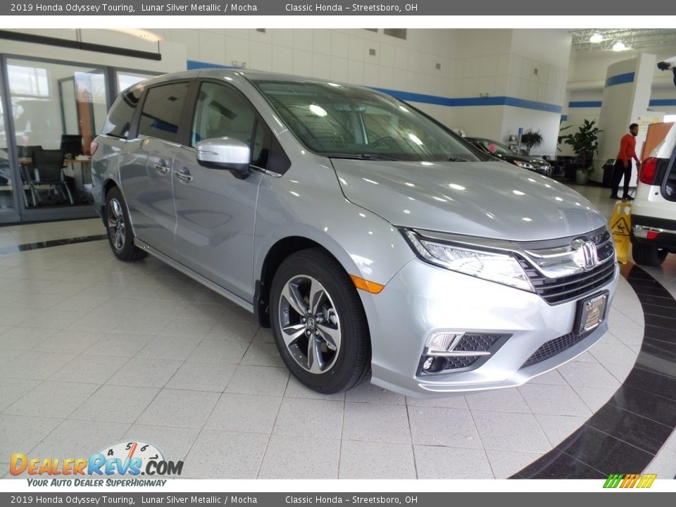 2019 Honda Odyssey Touring Lunar Silver Metallic / Mocha Photo #3