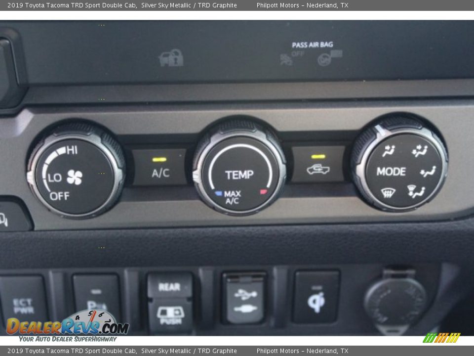 Controls of 2019 Toyota Tacoma TRD Sport Double Cab Photo #13