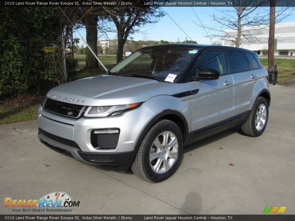 Front 3/4 View of 2019 Land Rover Range Rover Evoque SE Photo #10