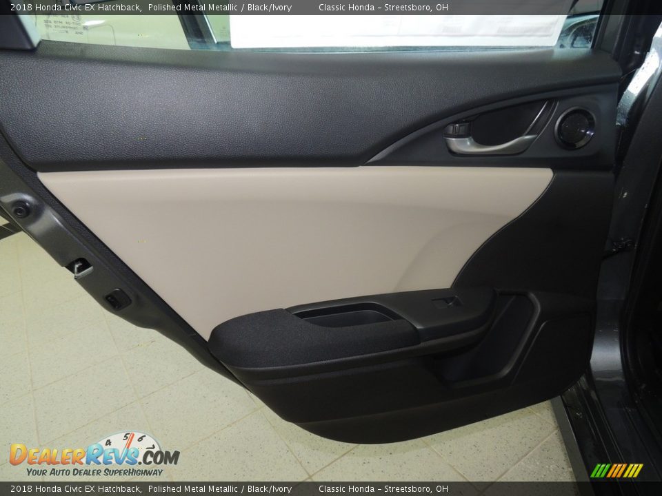 2018 Honda Civic EX Hatchback Polished Metal Metallic / Black/Ivory Photo #10