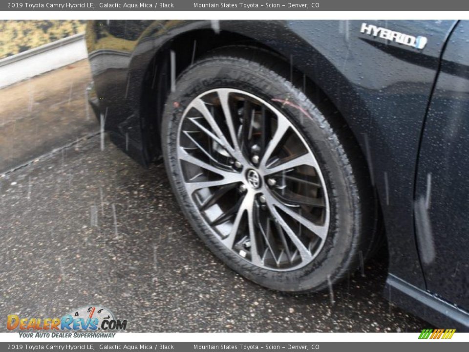 2019 Toyota Camry Hybrid LE Wheel Photo #32
