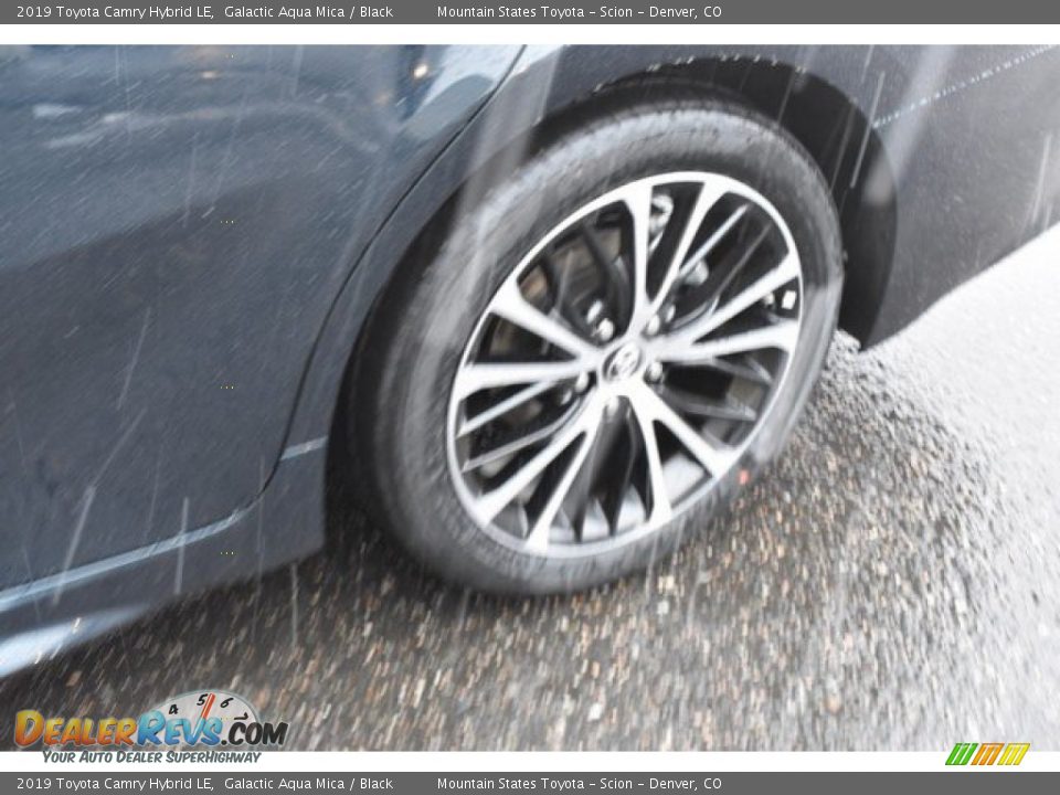 2019 Toyota Camry Hybrid LE Galactic Aqua Mica / Black Photo #33