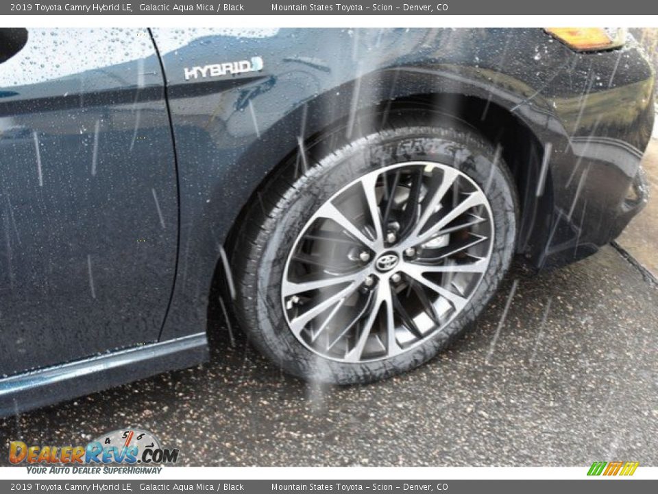 2019 Toyota Camry Hybrid LE Galactic Aqua Mica / Black Photo #35